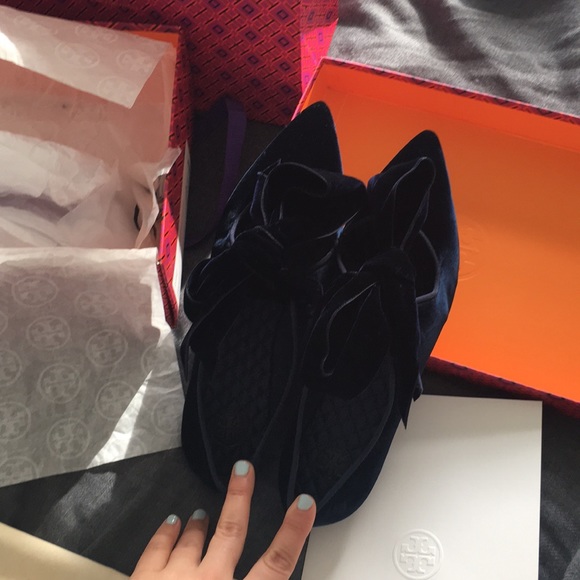 Tory Burch Navy Velvet Bow Flats - Picture 5 of 7